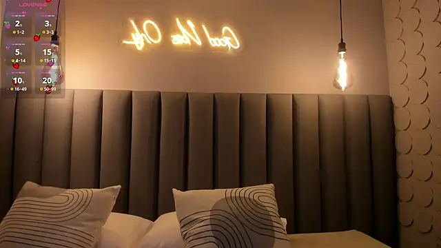 anthonellalux online show from March 28, 4:28 pm