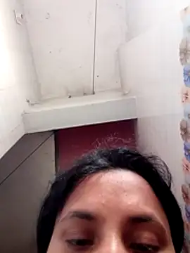 Snapshot of Mishu021 chatting on February 25, 8:35 am Mishu021 online show from February 25, 8:35 am