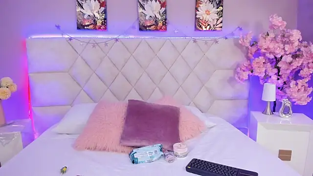 Snapshot of Salet_rosse chatting on February 27, 8:31 pm Salet rosse online show from February 27, 8:31 pm