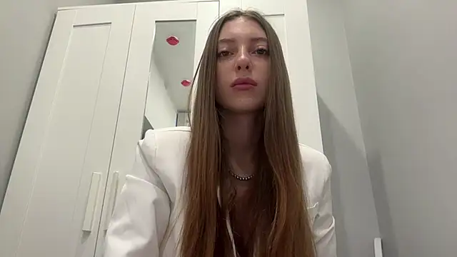 Snapshot of selena_favn chatting on March 31, 1:18 am selena favn online show from March 31, 1:18 am