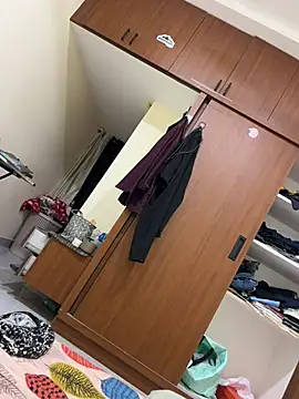 Snapshot of Varun_93 chatting on February 25, 10:08 pm Varun 93 online show from February 25, 10:08 pm