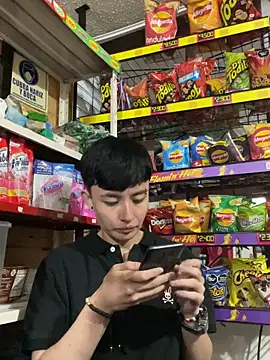 Snapshot of Tomnico_19 chatting on February 24, 5:33 pm Tomnico 19 online show from February 24, 5:33 pm