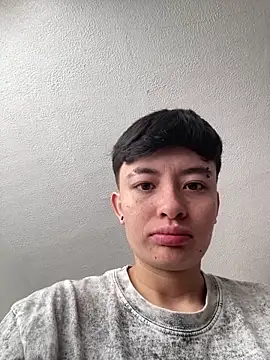 Snapshot of Tomnico_19 chatting on March 3, 3:29 pm Tomnico 19 online show from March 3, 3:29 pm