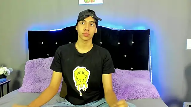 Snapshot of Eros_Lux chatting on May 6, 12:32 pm Eros Lux online show from May 6, 12:32 pm