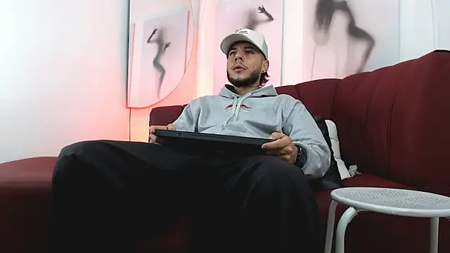 Snapshot of luxesmith chatting on February 27, 2:33 am luxesmith online show from February 27, 2:33 am