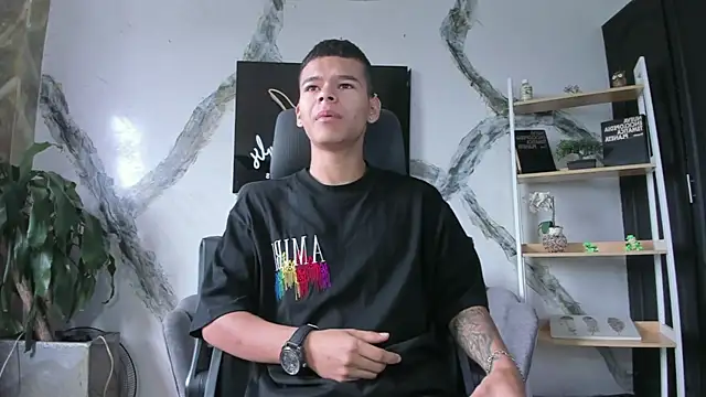 DylanRoyce  online show from April 5, 12:35 pm