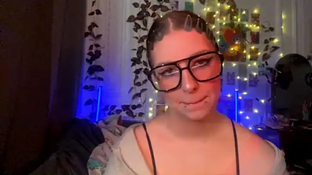 moonvampiq online show from March 1, 3:25 pm