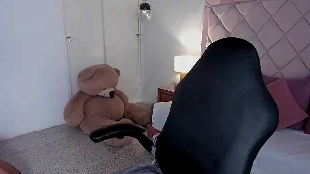 dulce lyraa1 online show from March 19, 4:38 am