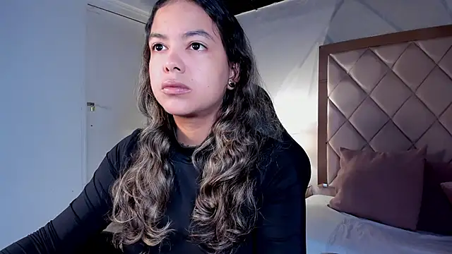 dulce lyraa1 online show from April 7, 4:24 am