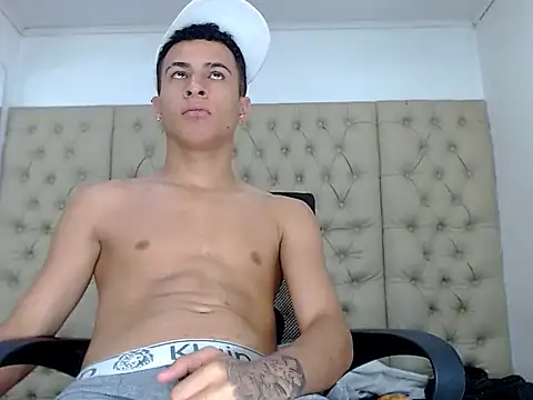 Snapshot of Hollmanhot chatting on February 28, 5:30 am Hollmanhot online show from February 28, 5:30 am