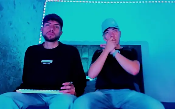 alex and christhoper online show from May 17, 9:28 am