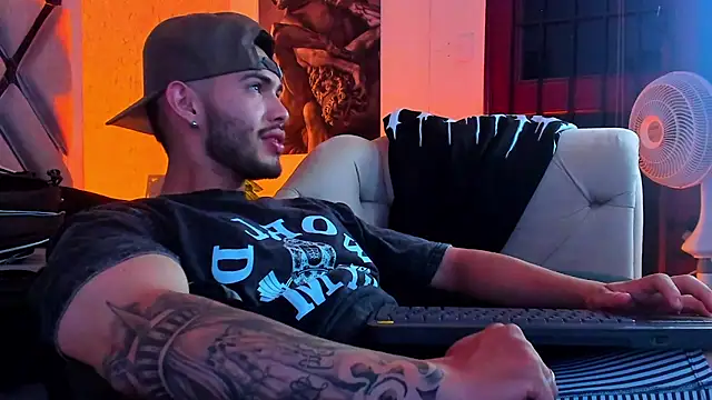 Snapshot of Vincentblack chatting on April 27, 2:31 am Vincentblack online show from April 27, 2:31 am