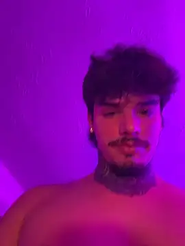 Snapshot of SNAKEARM chatting on February 25, 6:56 am SNAKEARM online show from February 25, 6:56 am