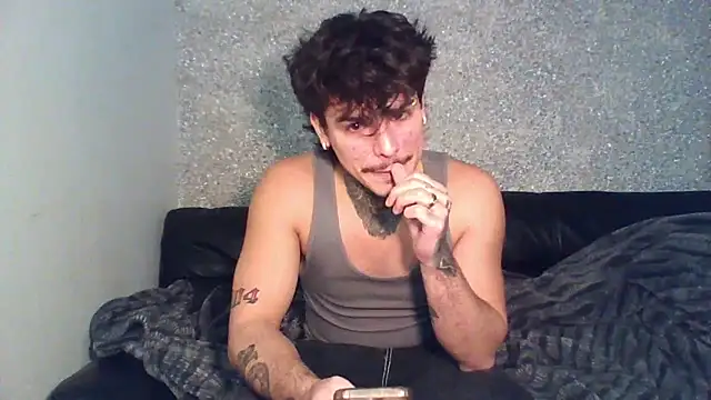 Snapshot of SNAKEARM chatting on February 27, 11:16 pm SNAKEARM online show from February 27, 11:16 pm