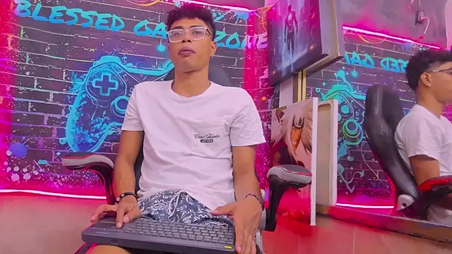 Snapshot of alex_blasze chatting on February 27, 3:28 am alex blasze online show from February 27, 3:28 am