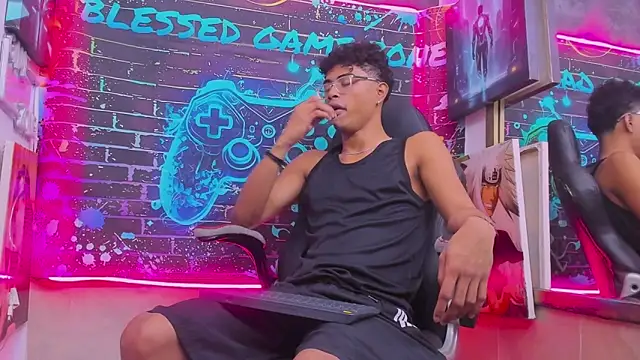 Snapshot of alex_blasze chatting on March 1, 3:30 am alex blasze online show from March 1, 3:30 am