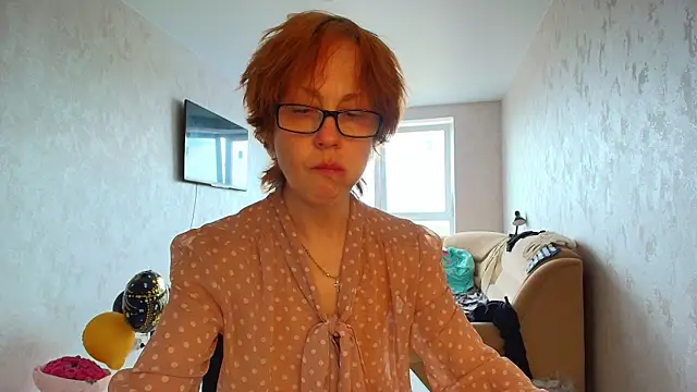 LioraWeiss online show from May 12, 9:28 am