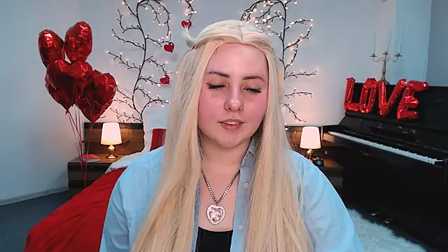 Snapshot of Hennessy_bunny chatting on February 26, 8:08 pm Hennessy bunny online show from February 26, 8:08 pm