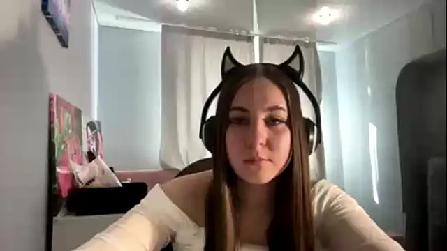 SheryllPickrel online show from March 15, 10:43 am