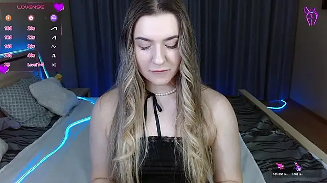 Snapshot of Smi1eF1ower chatting on February 25, 6:06 pm Smi1eF1ower online show from February 25, 6:06 pm