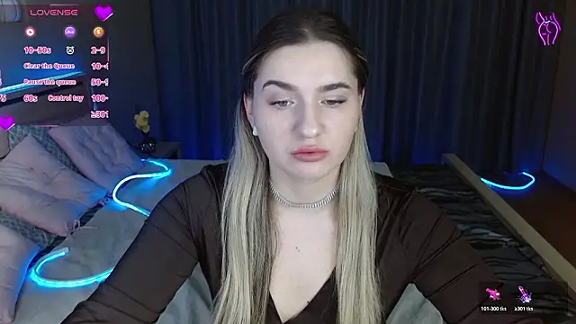 Snapshot of Smi1eF1ower chatting on March 2, 11:00 pm Smi1eF1ower online show from March 2, 11:00 pm