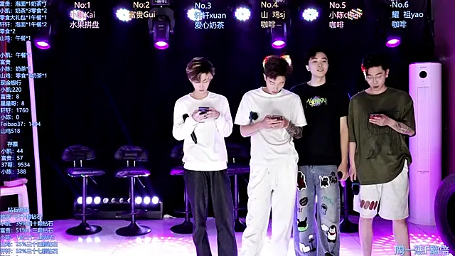 Snapshot of AOA-boy chatting on April 28, 1:15 am AOA-boy online show from April 28, 1:15 am