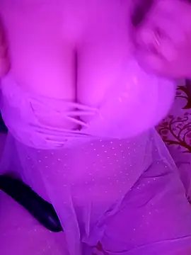Snapshot of Lona_Hot chatting on May 18, 9:48 am Lona Hot online show from May 18, 9:48 am