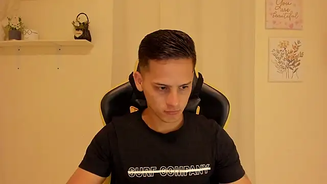 sexy andres01 online show from May 24, 6:57 pm