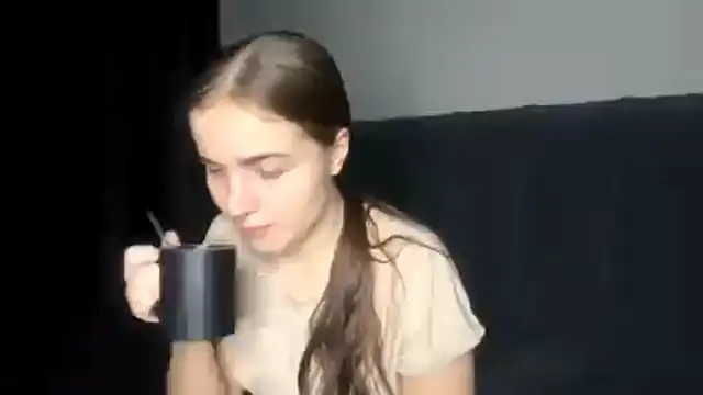 Snapshot of LowriseZiziphus chatting on February 27, 4:07 pm LowriseZiziphus online show from February 27, 4:07 pm