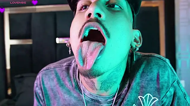 Snapshot of Dark_Eros_ chatting on February 26, 8:19 pm Dark Eros online show from February 26, 8:19 pm