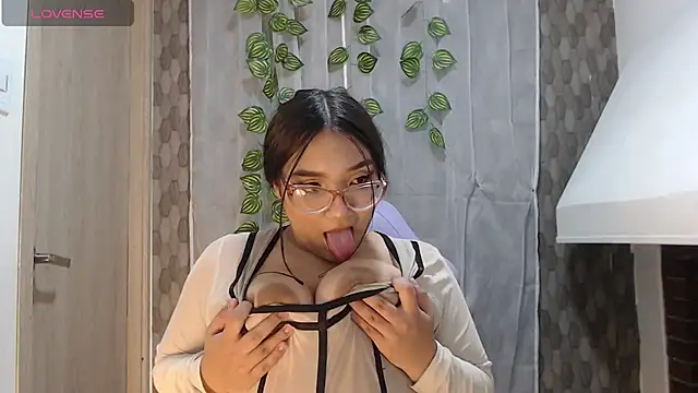 anyela donecm online show from March 28, 7:35 pm