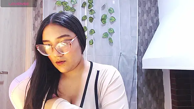 anyela donecm online show from April 7, 7:25 pm