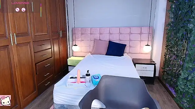 ShayMilleer online show from March 3, 12:00 pm