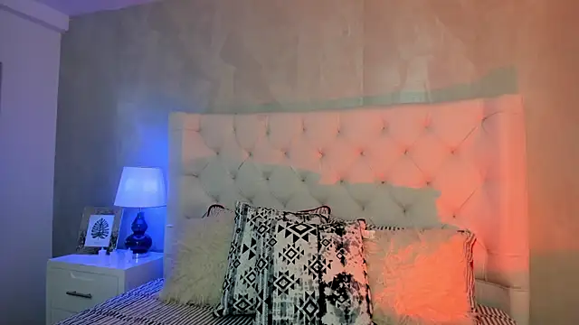 Ivi jones  online show from March 31, 7:14 pm