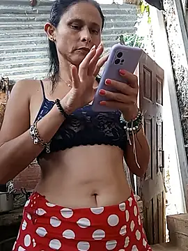 Snapshot of yuliitza4 chatting on June 1, 9:38 pm yuliitza4 online show from June 1, 9:38 pm