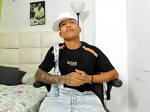 Snapshot of emanuel_23cm chatting on February 25, 1:59 am emanuel 23cm online show from February 25, 1:59 am