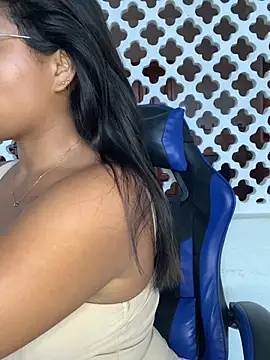 Coraline em online show from March 30, 6:09 pm