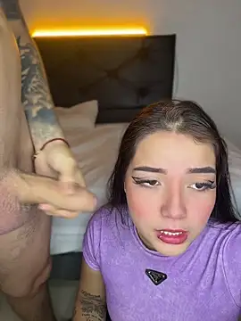 sarah and taylor online show from April 19, 1:21 pm