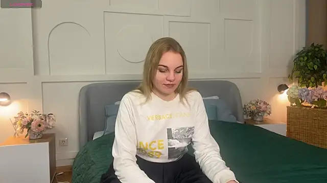 Glow Margo online show from March 12, 1:23 am