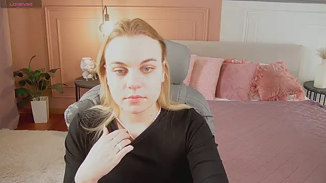 Glow Margo online show from April 14, 1:11 am