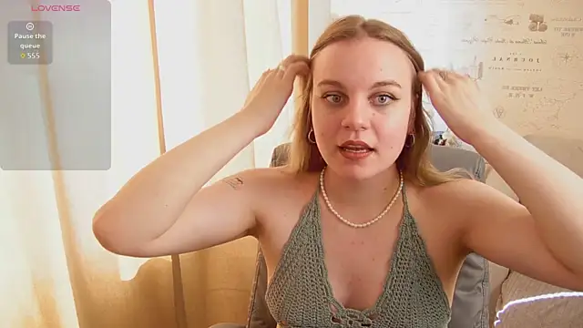 Snapshot of Glow_Margo chatting on July 20, 3:21 am Glow Margo online show from July 20, 3:21 am