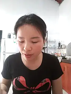 Ivy Trix2 online show from March 1, 5:09 am