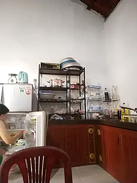 Ivy Trix2 online show from April 6, 3:15 am