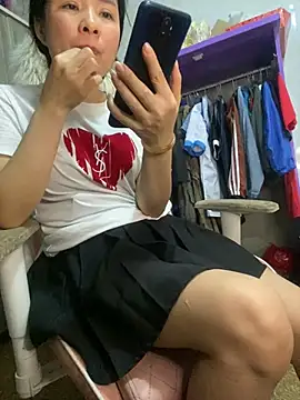 Ivy Trix2 online show from April 11, 4:17 am