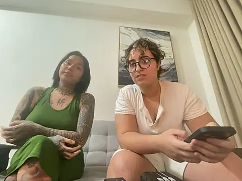 Snapshot of yassiestar chatting on March 3, 4:35 pm yassiestar online show from March 3, 4:35 pm