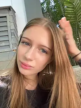 Snapshot of ViviennMur chatting on March 3, 6:41 am ViviennMur online show from March 3, 6:41 am