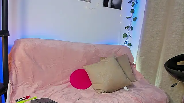 Rebeca Marchetti online show from March 14, 8:47 pm