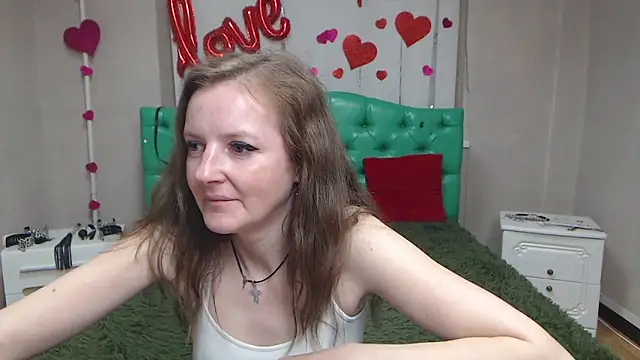 Snapshot of MeganPirs chatting on May 19, 1:56 am MeganPirs online show from May 19, 1:56 am
