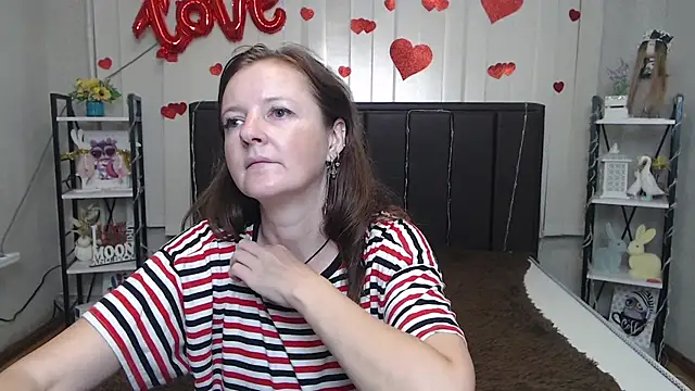 Snapshot of MeganPirs chatting on July 5, 4:19 am MeganPirs online show from July 5, 4:19 am