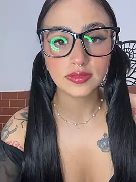 Snapshot of Emily_cute777 chatting on March 1, 6:37 am Emily cute777 online show from March 1, 6:37 am